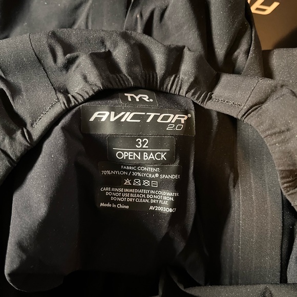 TYR Women’s Black AVICTOR 2.0 Tech Suit! - Picture 5 of 8